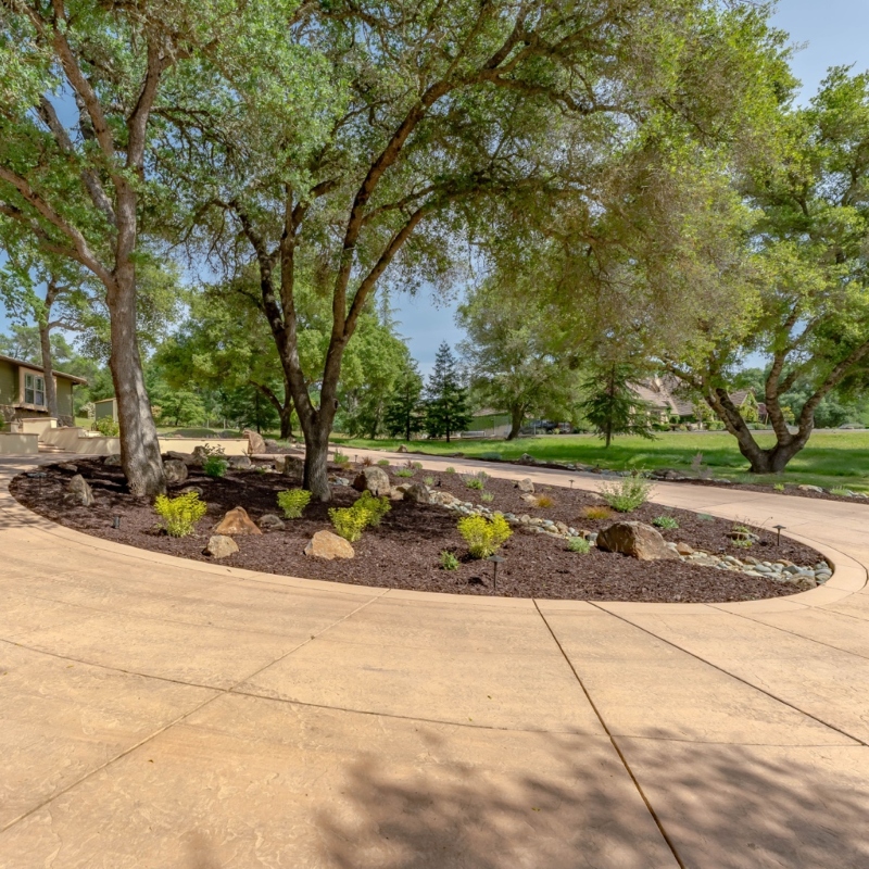 Custom Concrete & Pavers