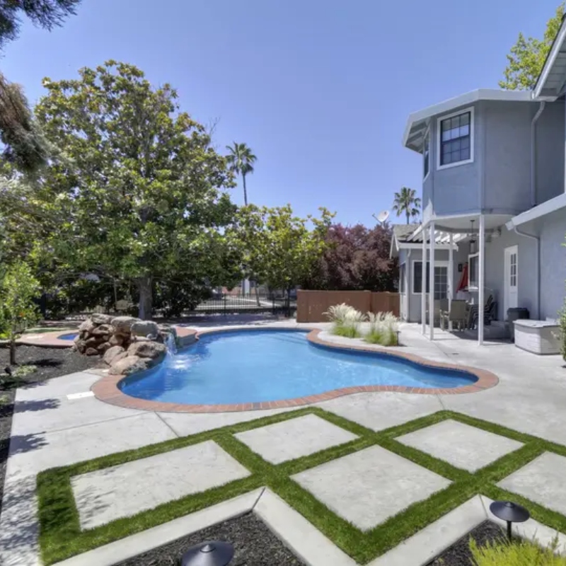 Artificial Grass & Putting Greens